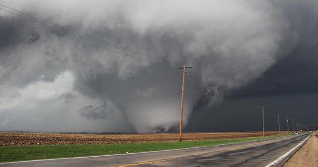 Tornado funnel cloud