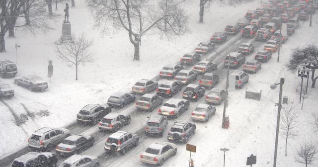 Heavy traffic in the snow