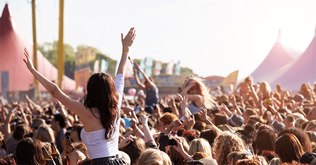 Blog header outdoor music crowd