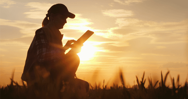 Blog header Woman farmer with tablet