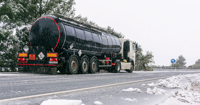 Blog header UK Fuel Truck in the snow