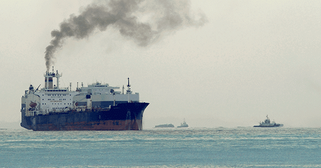 Blog header shipping Cargo ship pollution