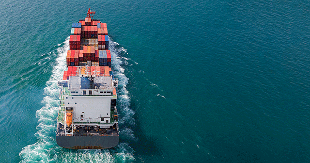 Blog header Cargo ship sailing