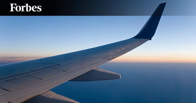 Airplane wing in clear sky